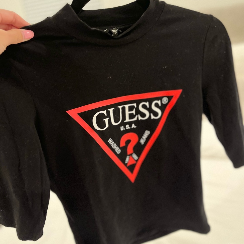 NWT- Guess cropped tee